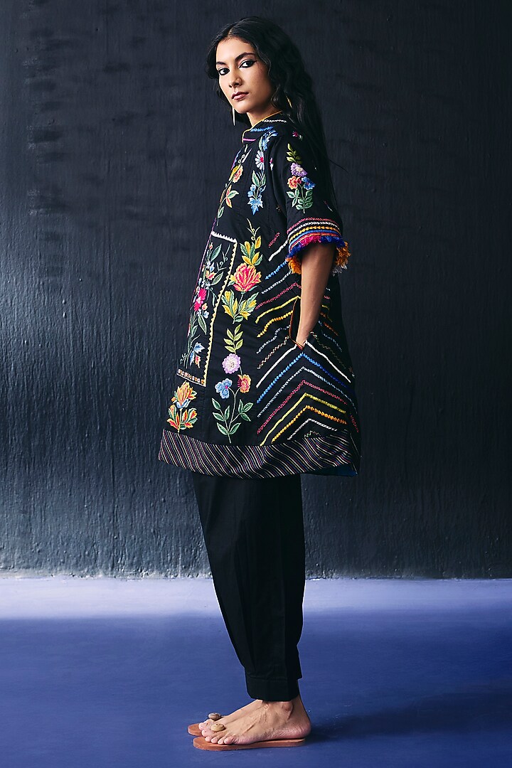Black Cotton Floral Thread Embroidered Kurta Set by BO TREE at Pernia's Pop Up Shop