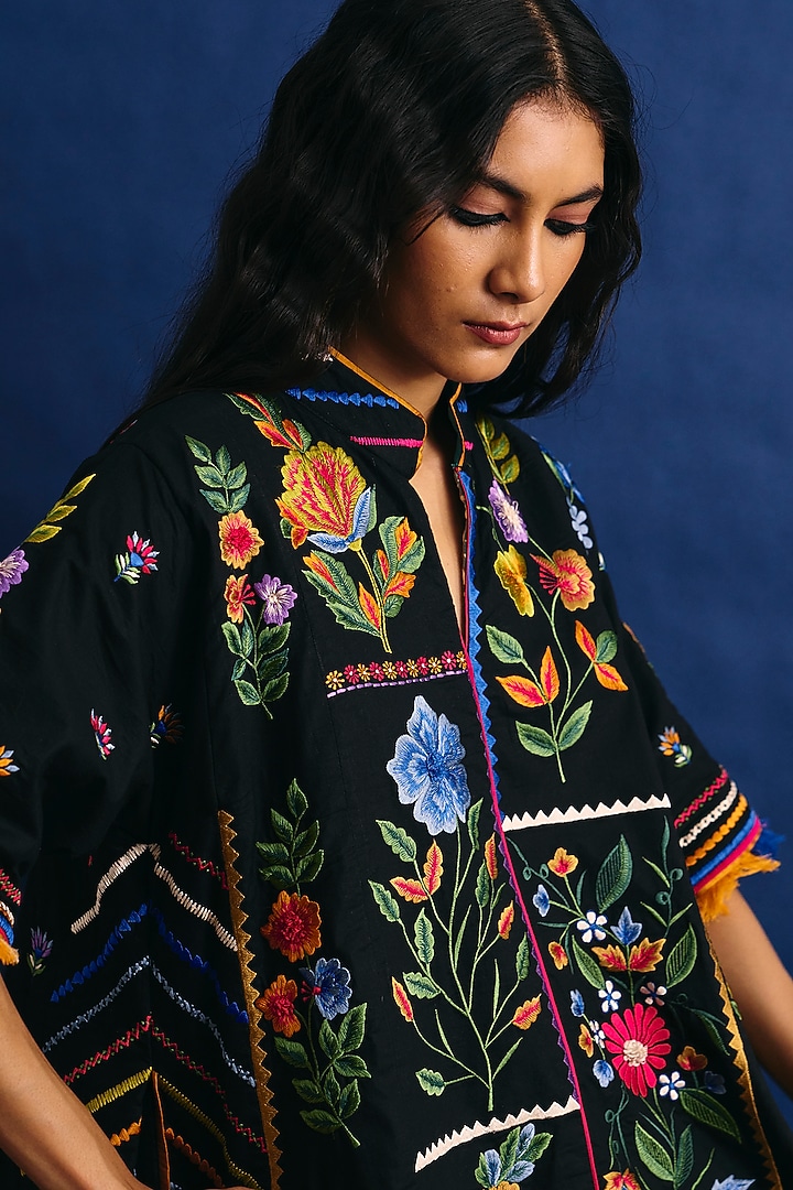 Black Cotton Floral Thread Embroidered Kurta Set by BO TREE at Pernia's Pop Up Shop