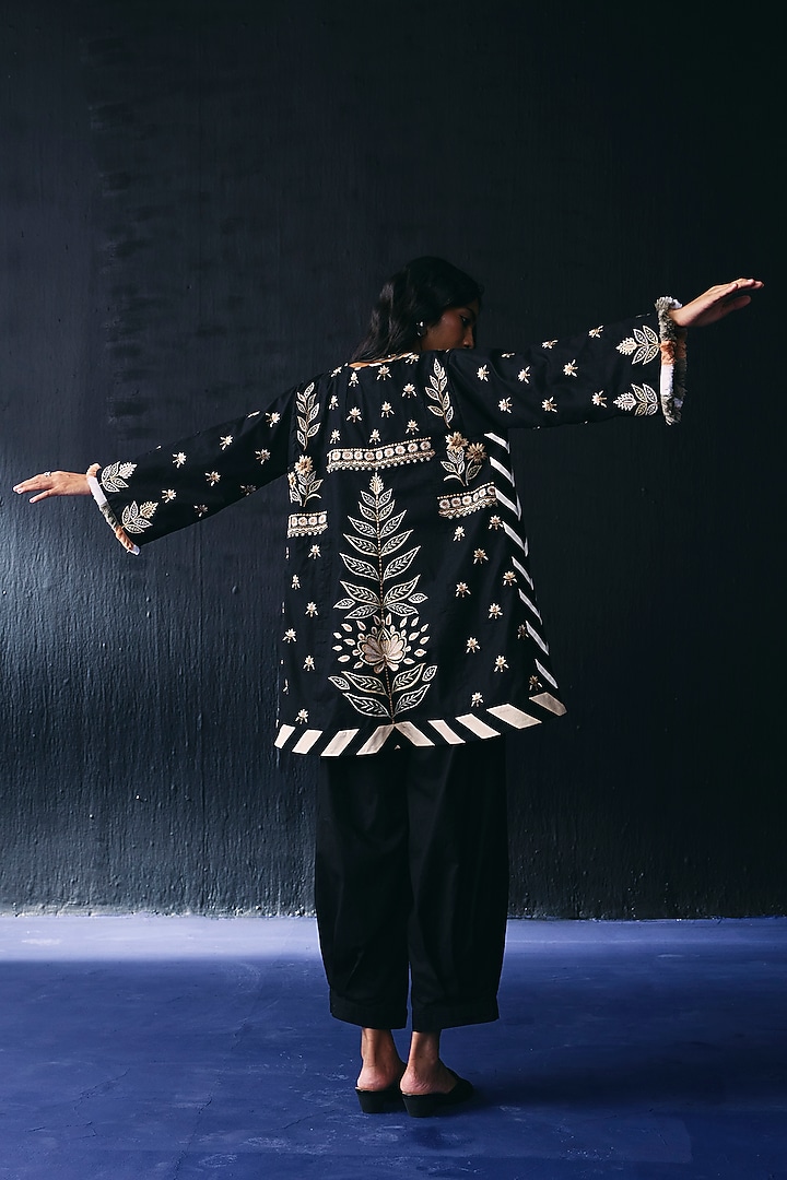 Black Cotton Floral Thread Embroidered Kurta Set by BO TREE at Pernia's Pop Up Shop