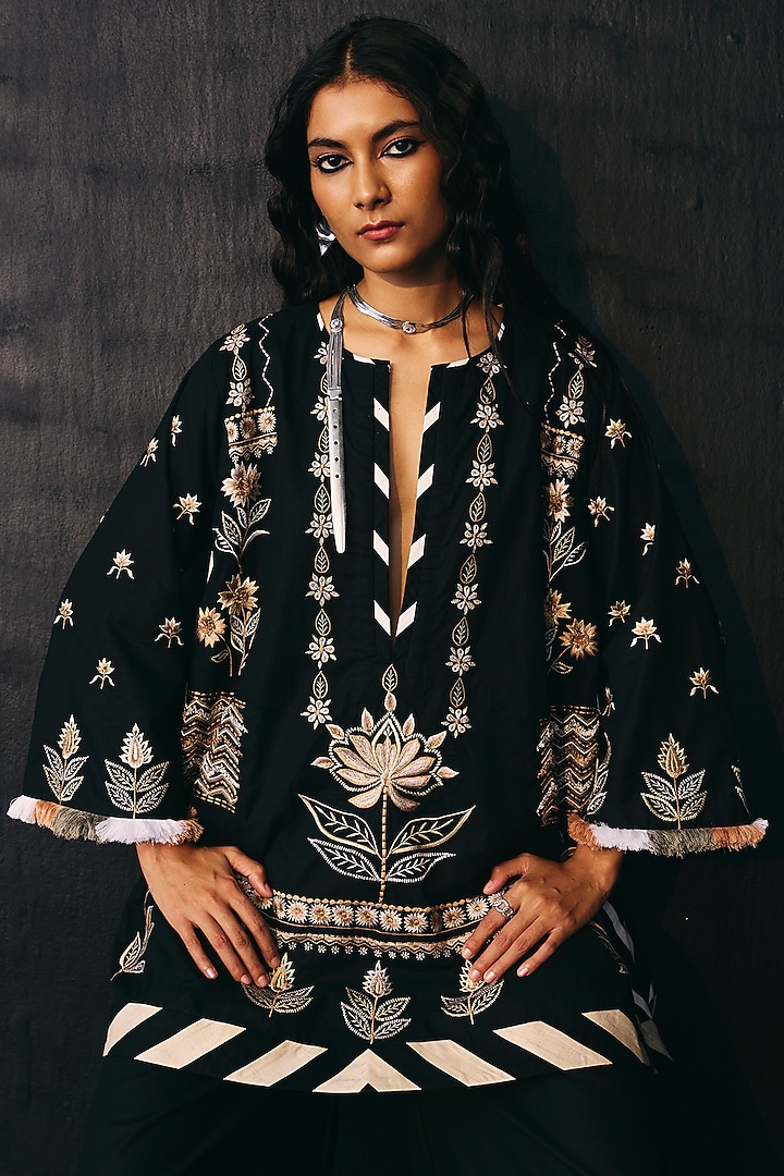 Black Cotton Floral Thread Embroidered Kurta Set by BO TREE at Pernia's Pop Up Shop