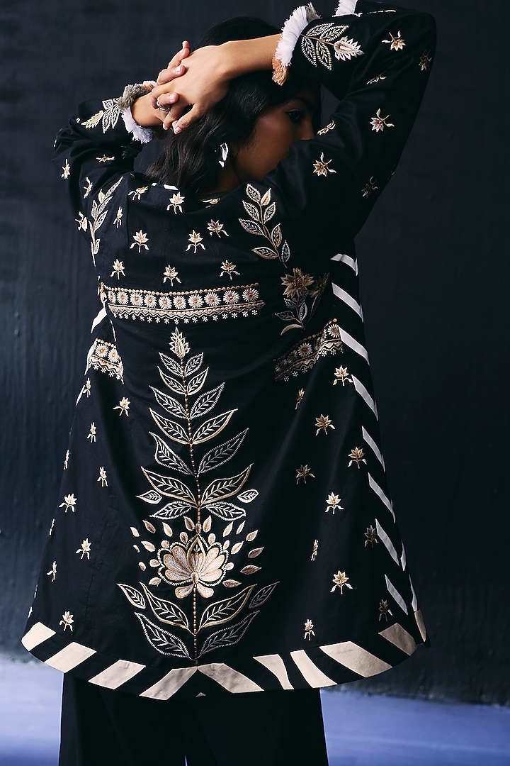 Black Cotton Floral Thread Embroidered Kurta Set by BO TREE at Pernia's Pop Up Shop