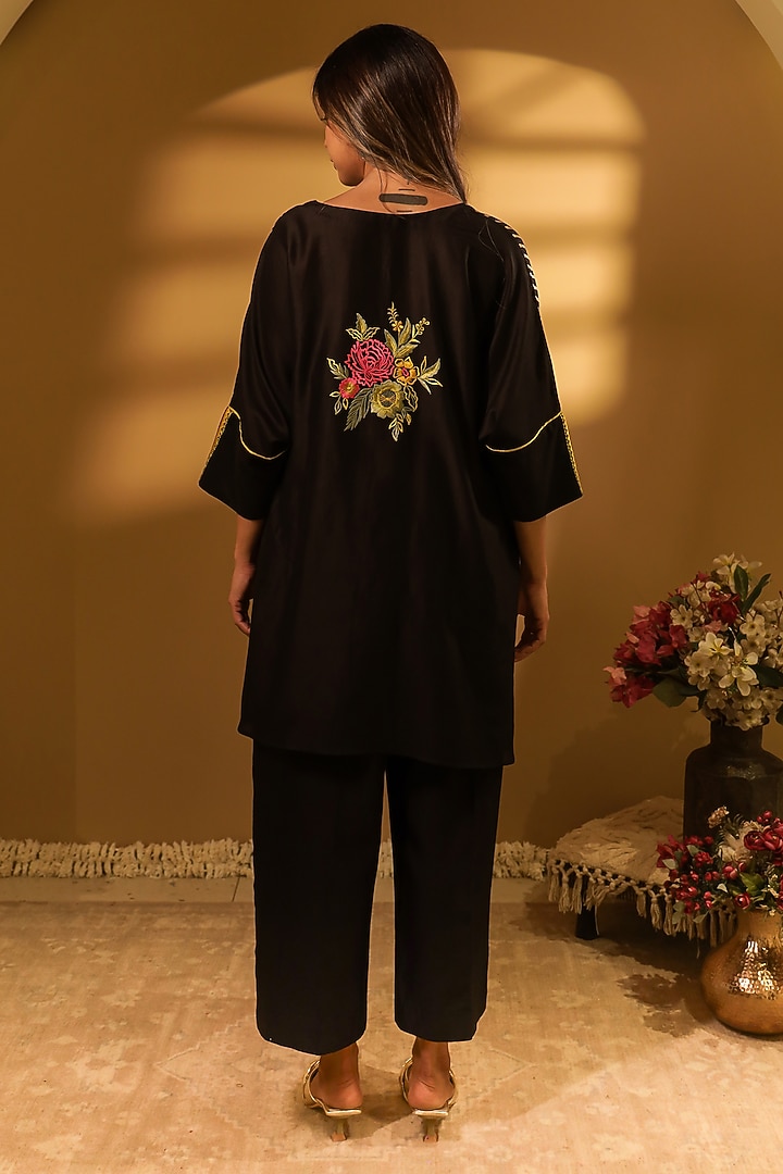 Black Chanderi Thread Embroidered Kaftan Set by BO TREE at Pernia's Pop Up Shop
