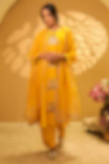 Yellow Chanderi Zari Thread Embroidered Kurta Set by BO TREE at Pernia's Pop Up Shop
