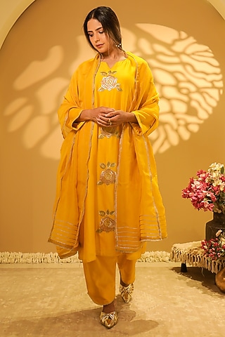 Yellow Chanderi Zari Thread Embroidered Kurta Set by BO TREE