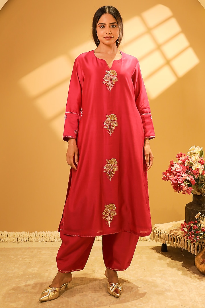 Magenta Chanderi Zari Thread Embroidered Kurta Set by BO TREE at Pernia's Pop Up Shop