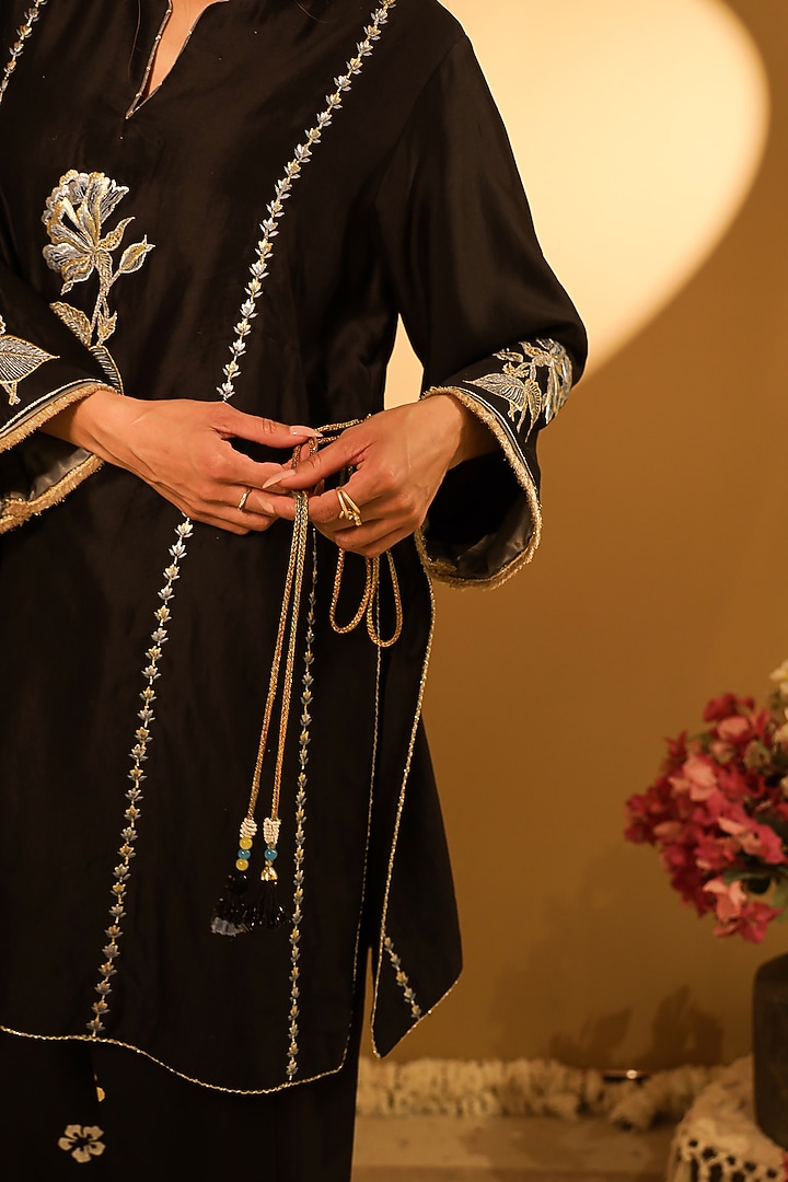 Black Chanderi Thread Embroidered Kurta Set by BO TREE at Pernia's Pop Up Shop