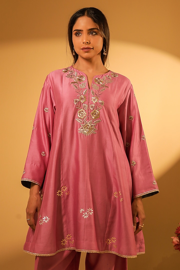Pink Chanderi Thread Embroidered Kurta Set by BO TREE at Pernia's Pop Up Shop