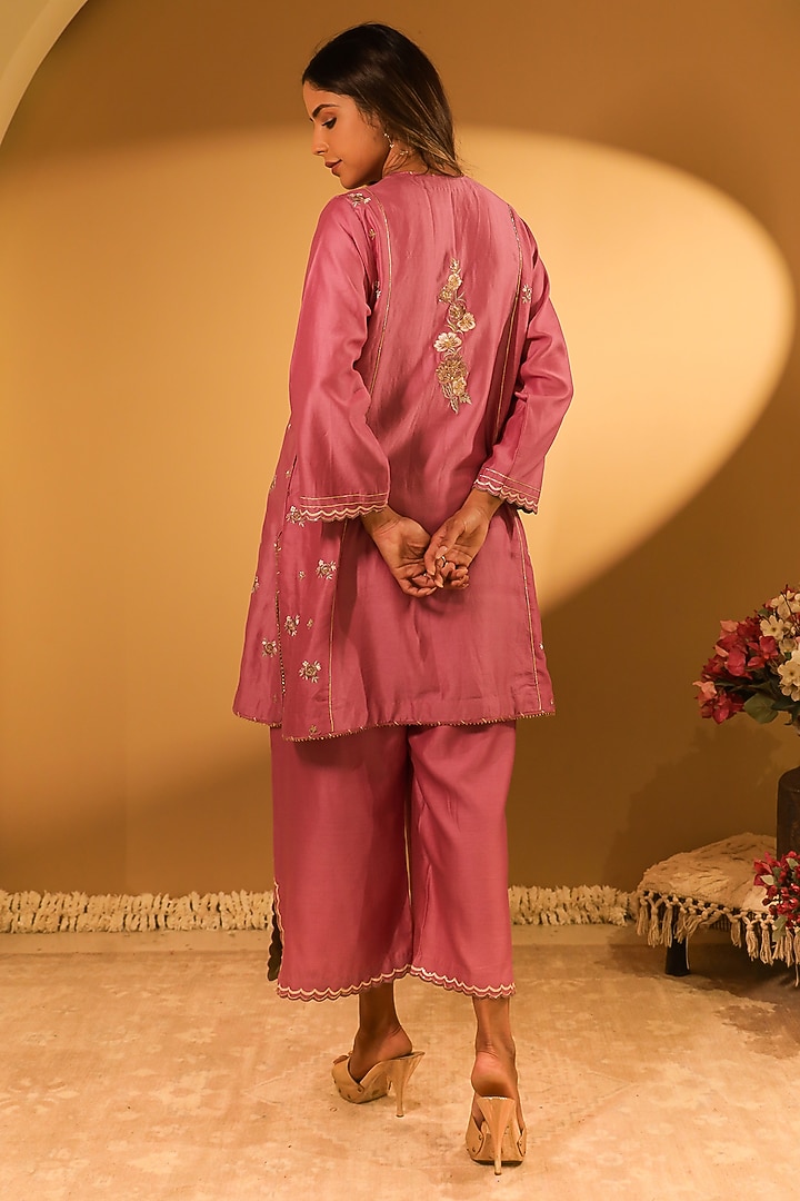 Pink Chanderi Thread Embroidered Kurta Set by BO TREE at Pernia's Pop Up Shop