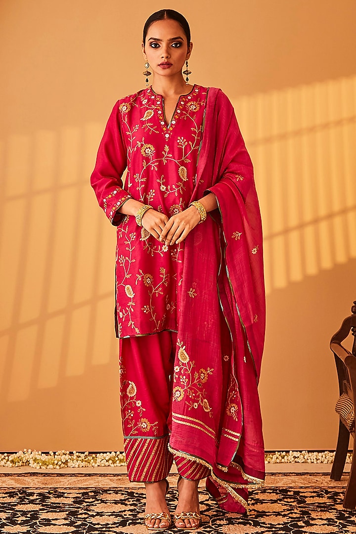 Magenta Pink Chanderi Thread Embroidered Kurta Set by BO TREE at Pernia's Pop Up Shop