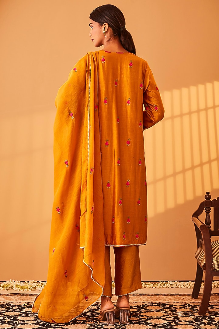 Yellow Chanderi Floral Embroidered Kurta Set by BO TREE at Pernia's Pop Up Shop