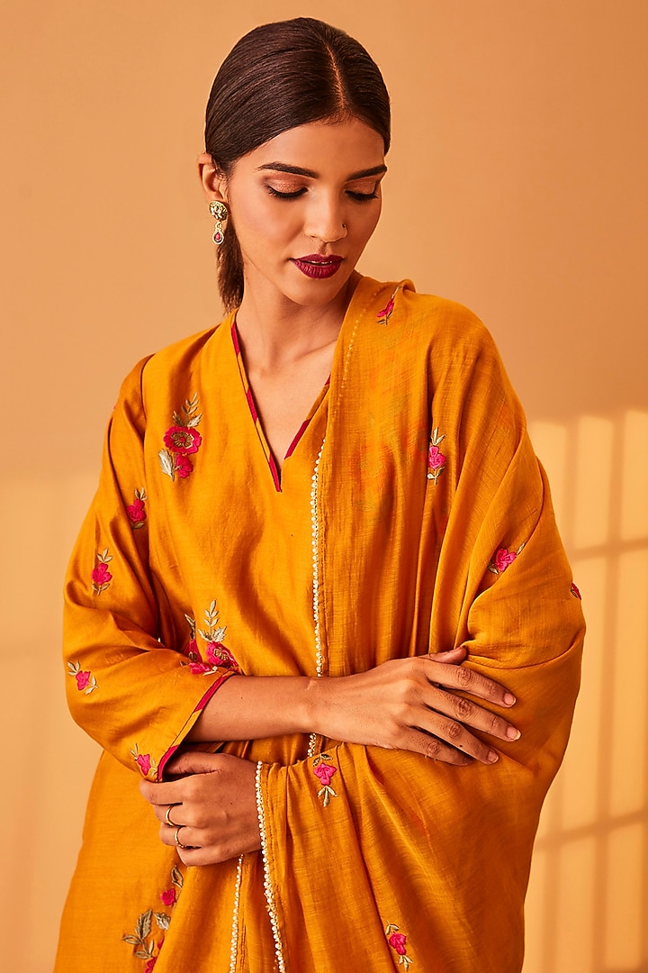 Yellow Chanderi Floral Embroidered Kurta Set by BO TREE at Pernia's Pop Up Shop