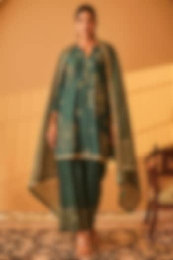 Green Chanderi Zari Embroidered Kurta Set by BO TREE at Pernia's Pop Up Shop