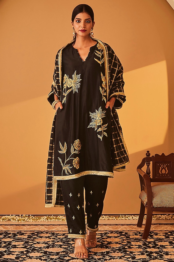 Black Chanderi Zari Embroidered Kurta Set by BO TREE at Pernia's Pop Up Shop