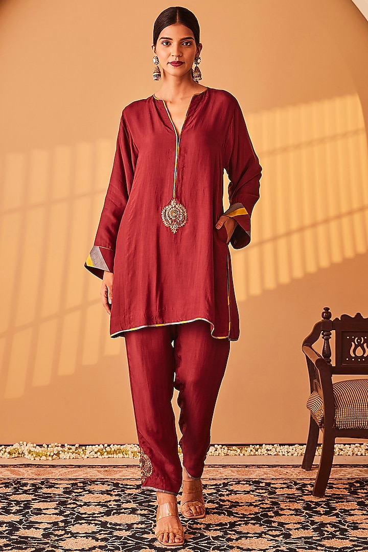 Maroon Habutai Silk Zardosi Embroidered Kurta Set by BO TREE at Pernia's Pop Up Shop