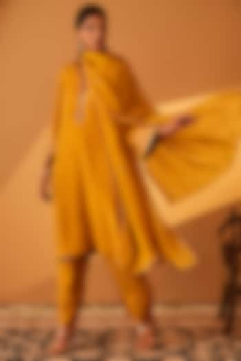 Yellow Habutai Silk Kurta Set by BO TREE at Pernia's Pop Up Shop