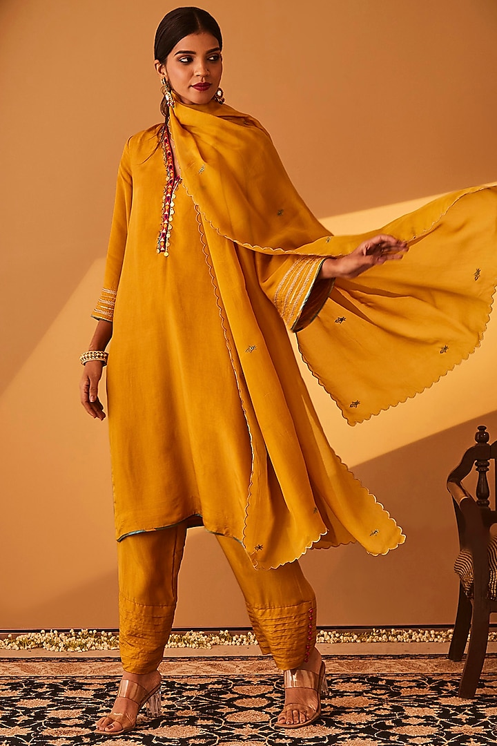 Yellow Habutai Silk Kurta Set by BO TREE at Pernia's Pop Up Shop