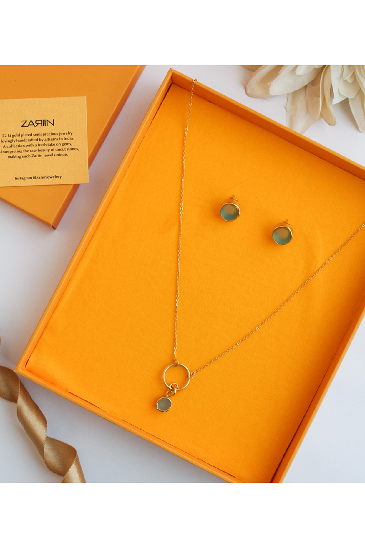 Gold Finish Green Stone Necklace Set In Gift Box by Zariin