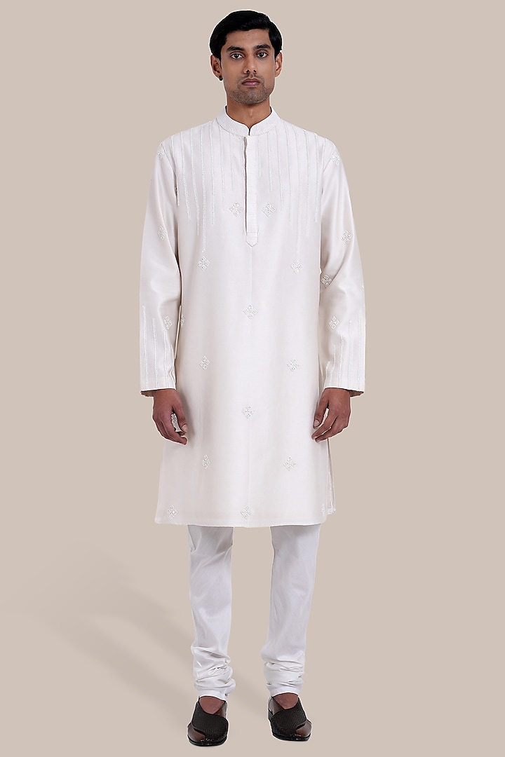 Off-White Pure Silk Embroidered Kurta Set by BRAHAAN at Pernia's Pop Up Shop