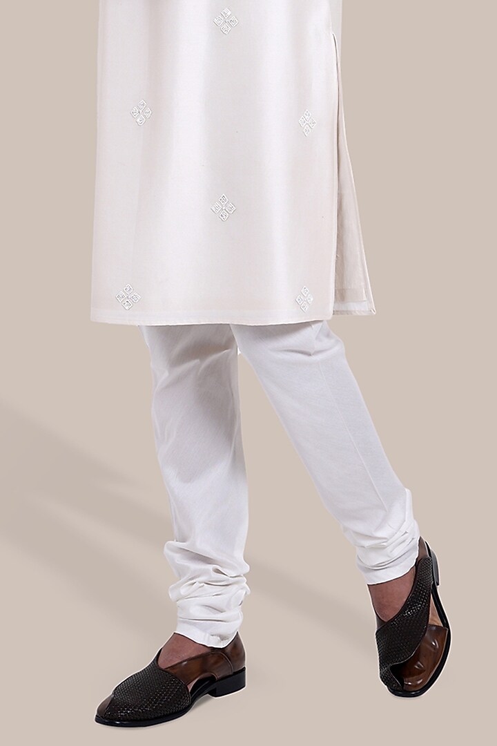 Off-White Pure Silk Embroidered Kurta Set by BRAHAAN at Pernia's Pop Up Shop