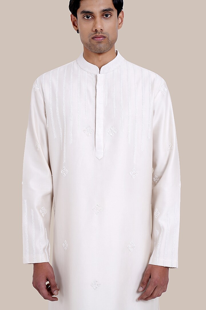 Off-White Pure Silk Embroidered Kurta Set by BRAHAAN at Pernia's Pop Up Shop