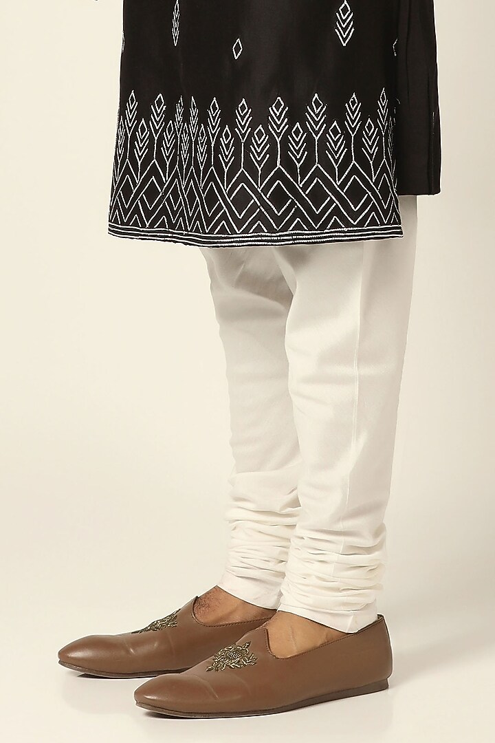 Black Chanderi Silk Thread Embroidered Kurta Set by BRAHAAN at Pernia's Pop Up Shop