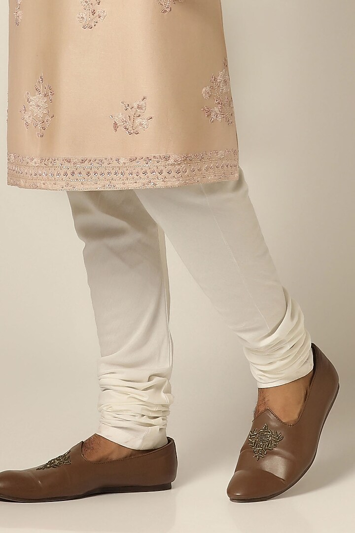 Peach Chanderi Silk Thread Embroidered Kurta Set by BRAHAAN at Pernia's Pop Up Shop
