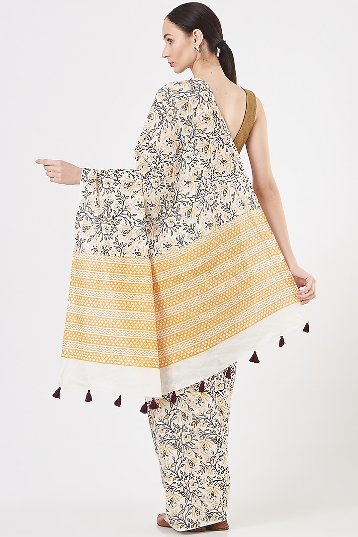 Off-White Cotton Mulmul Printed Festive Saree Set by Brij Bari at Pernia's Pop Up Shop