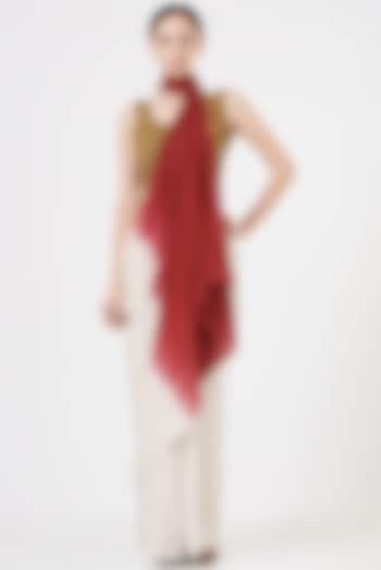 Red & Off-White Printed Saree Set by Brij Bari