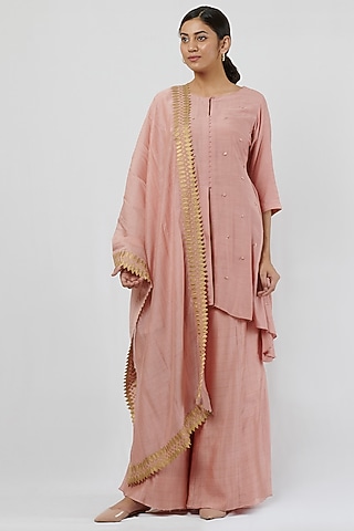 Vintage Pink Chanderi Embroidered Kurta Set by BRIJ