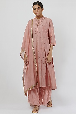 Vintage Pink Chanderi Embroidered Kurta Set by BRIJ