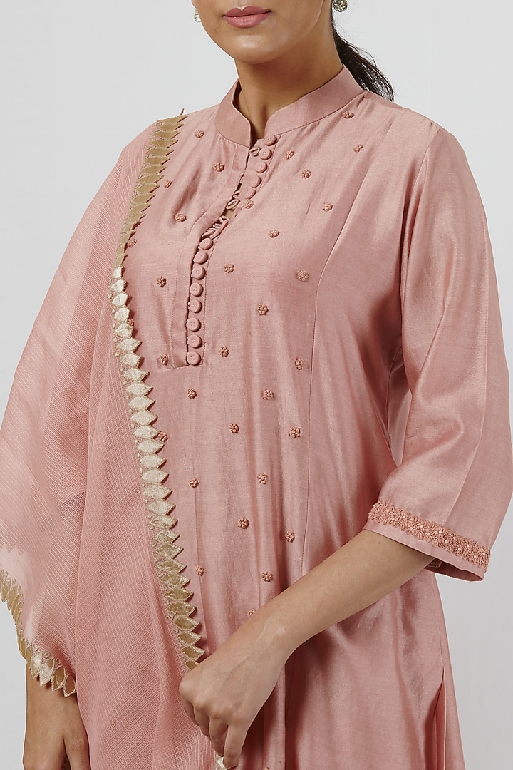 Vintage Pink Chanderi Embroidered Kurta Set by BRIJ at Pernia's Pop Up Shop