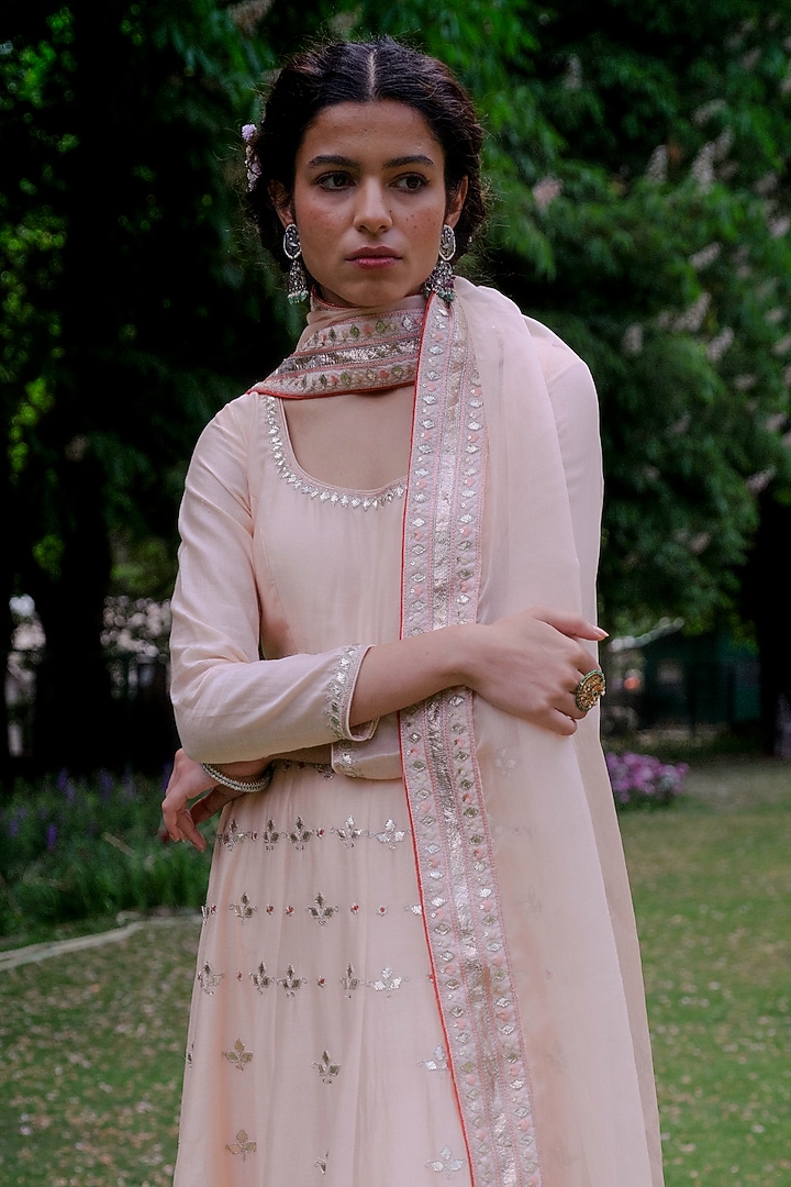 Peach Silk Chanderi Resham Embroidered Kalidar Wedding Anarkali Set by Bruhi pant at Pernia's Pop Up Shop