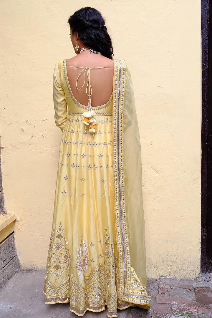 Yellow Silk Chanderi Resham Embroidered Kalidar Wedding Anarkali Set by Bruhi pant at Pernia's Pop Up Shop