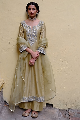 Green Silk Chanderi Zari Embroidered Straight Kurta Set by Bruhi pant