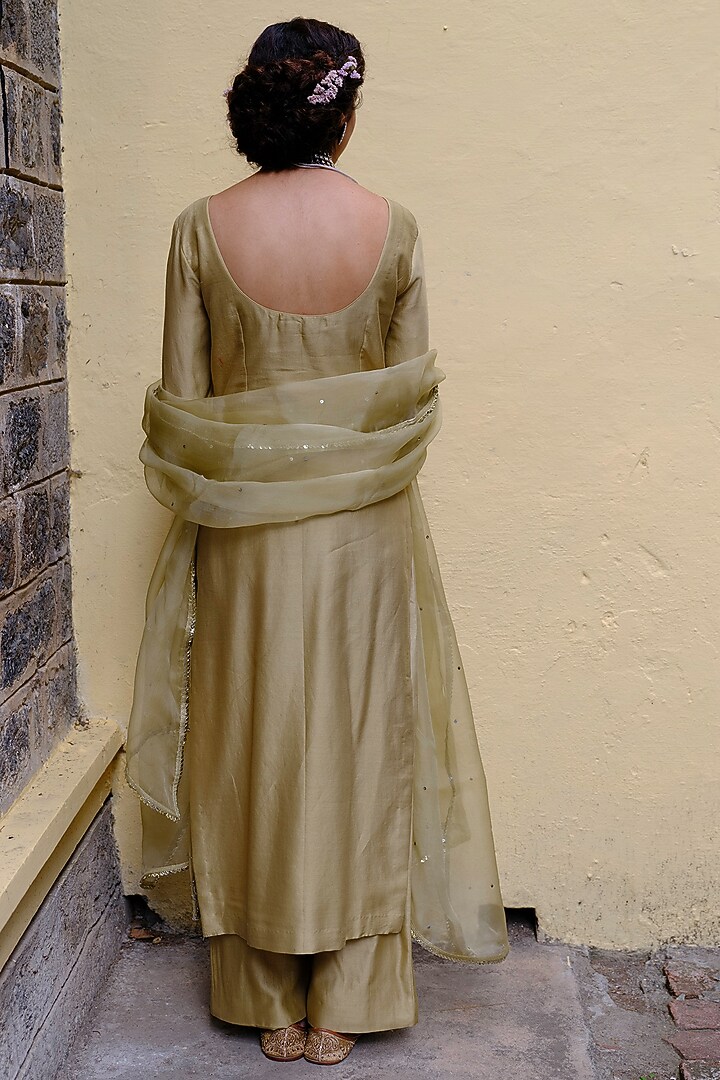 Green Silk Chanderi Zari Embroidered Straight Kurta Set by Bruhi pant at Pernia's Pop Up Shop