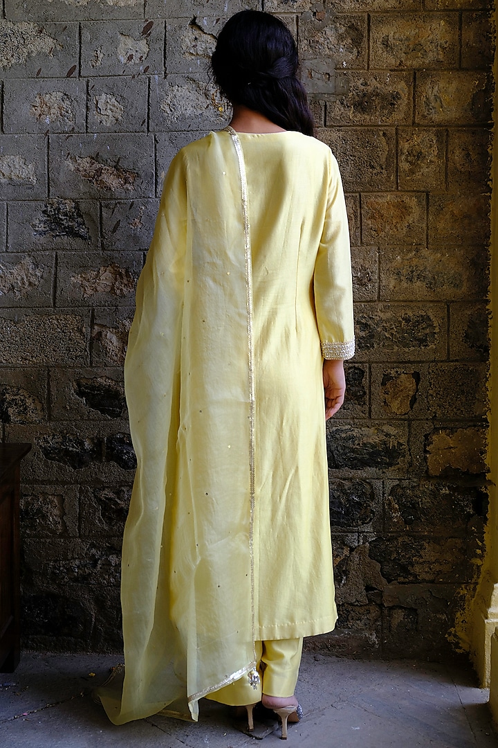 Yellow Silk Chanderi Sequins Embroidered Straight Kurta Set by Bruhi pant at Pernia's Pop Up Shop