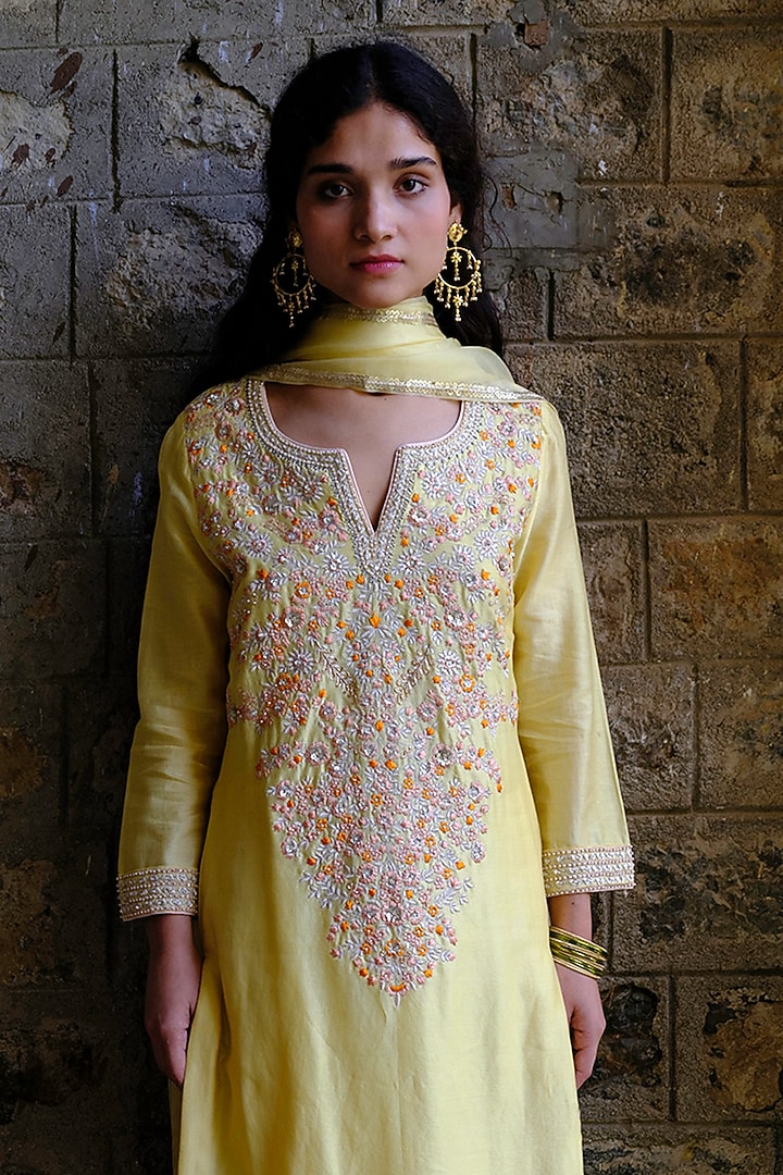 Yellow Silk Chanderi Sequins Embroidered Straight Kurta Set by Bruhi pant at Pernia's Pop Up Shop