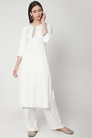 Off White Embroidered Kurta Set by Breathe By Aakanksha Singh