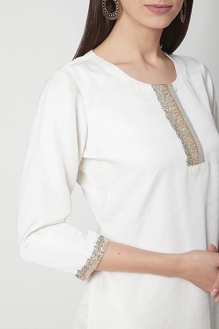 Off White Embroidered Kurta Set by Breathe By Aakanksha Singh at Pernia's Pop Up Shop