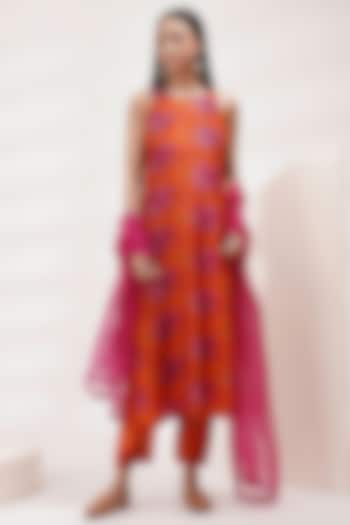 Orange-Pink Upada Silk Hand-Painted & Embellished Kurta Set by Breathe By Aakanksha Singh at Pernia's Pop Up Shop
