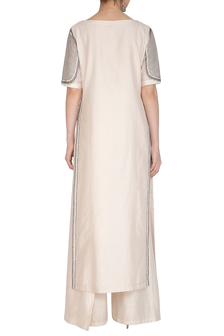 Off-White Chanderi Silk Thread Hand Embroidered Kurta Set by Breathe By Aakanksha Singh at Pernia's Pop Up Shop