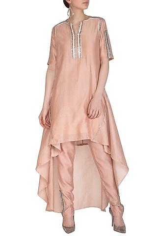 Rusty Peach Embroidered Kurta With Pants by Breathe By Aakanksha Singh