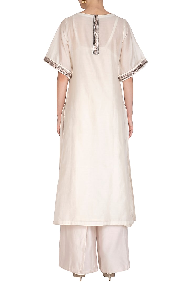White Chanderi Silk Thread Hand Embroidered Kurta Set by Breathe By Aakanksha Singh at Pernia's Pop Up Shop