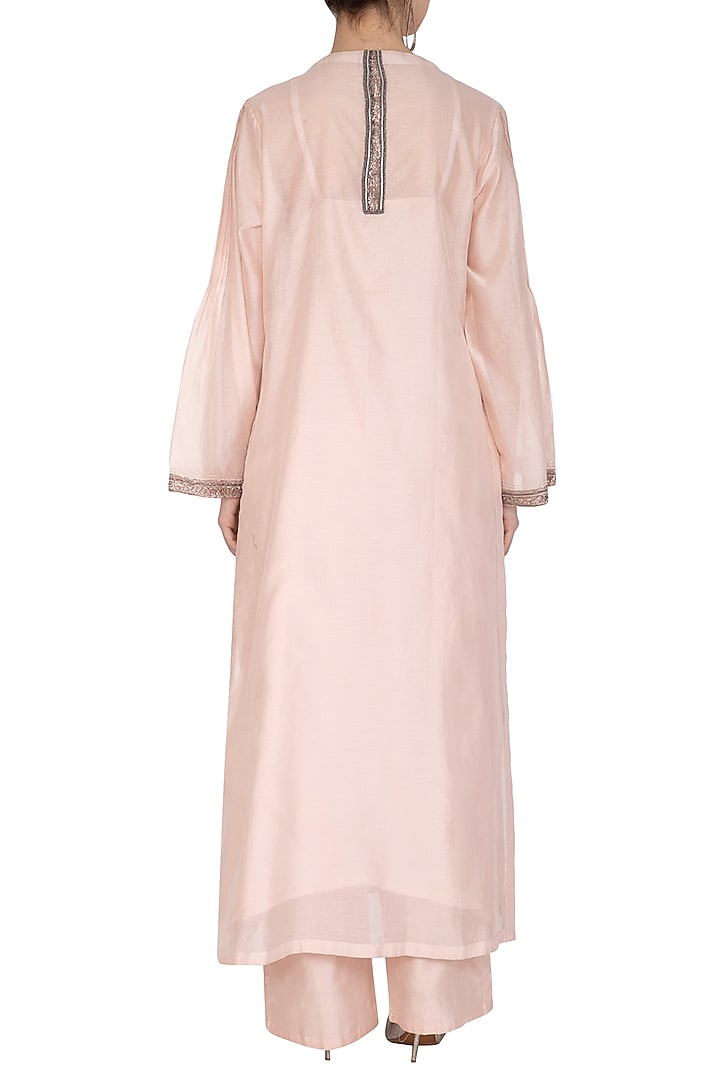 Off-White Chanderi Silk Thread Hand Embroidered Kurta Set by Breathe By Aakanksha Singh at Pernia's Pop Up Shop