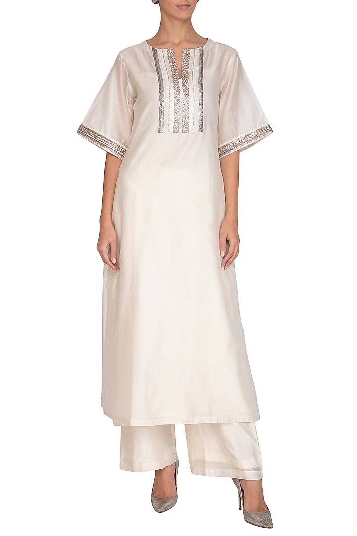 Off White Embroidered Kurta With Pants by Breathe By Aakanksha Singh at Pernia's Pop Up Shop