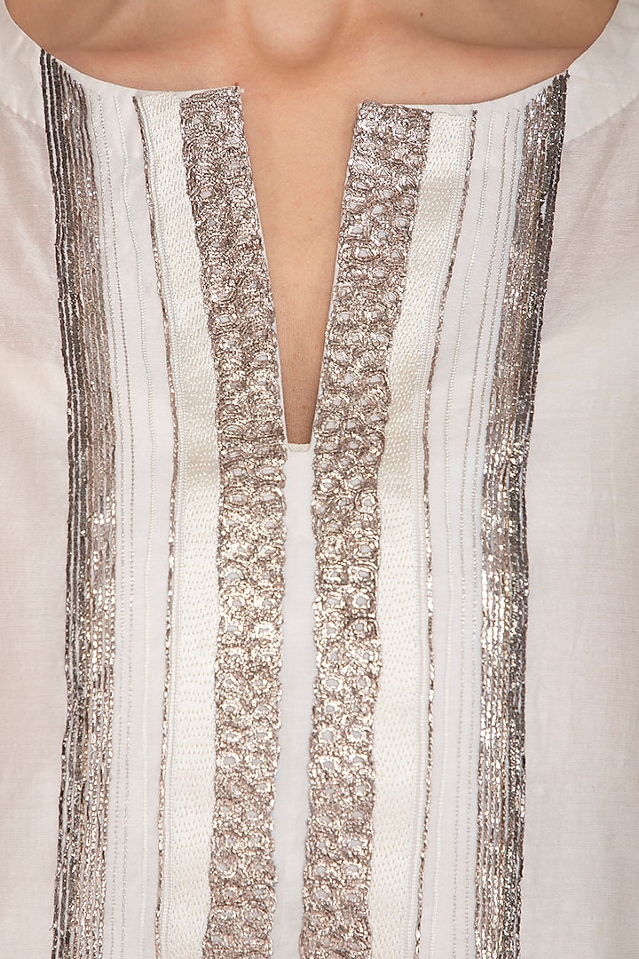 Off White Embroidered Kurta With Pants by Breathe By Aakanksha Singh at Pernia's Pop Up Shop