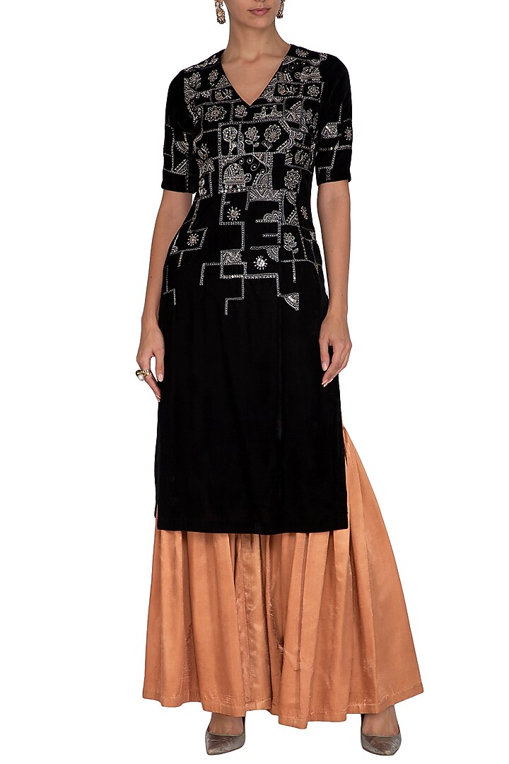 Black Velvet Zari Hand Embellished Kurta Set by Breathe By Aakanksha Singh at Pernia's Pop Up Shop
