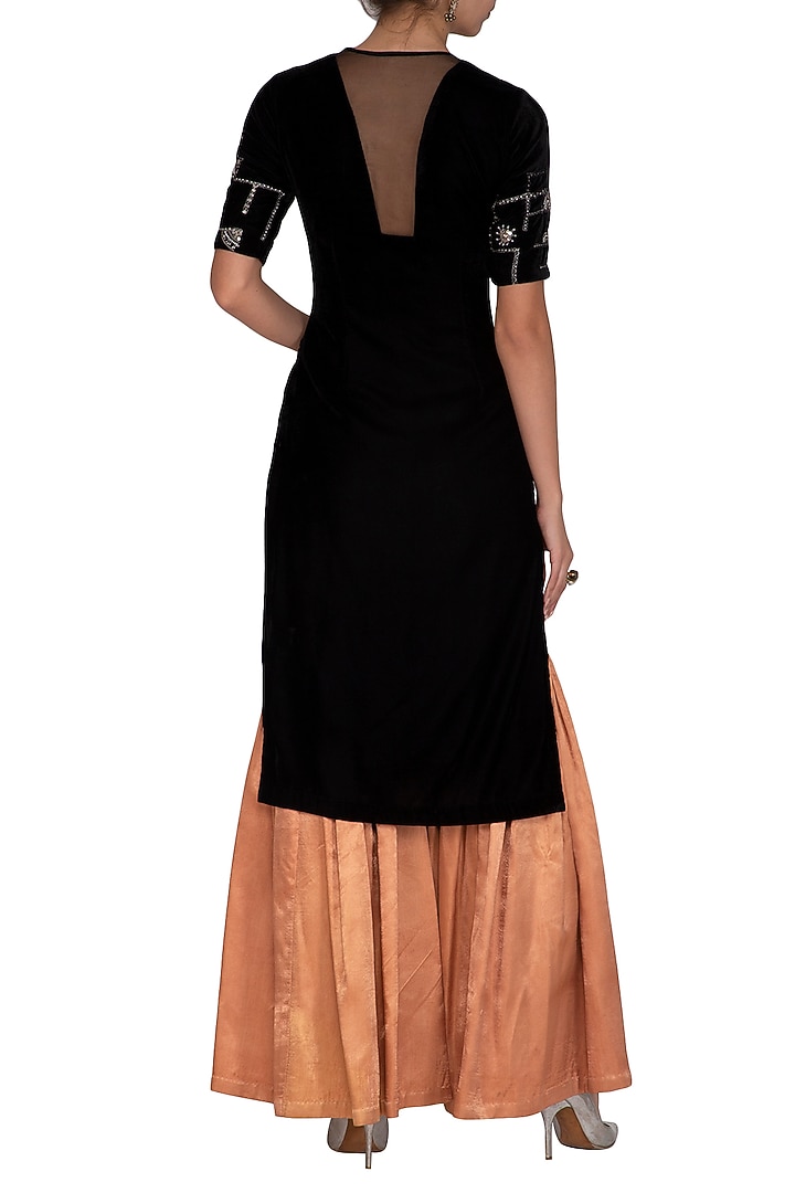 Black Velvet Zari Hand Embellished Kurta Set by Breathe By Aakanksha Singh at Pernia's Pop Up Shop