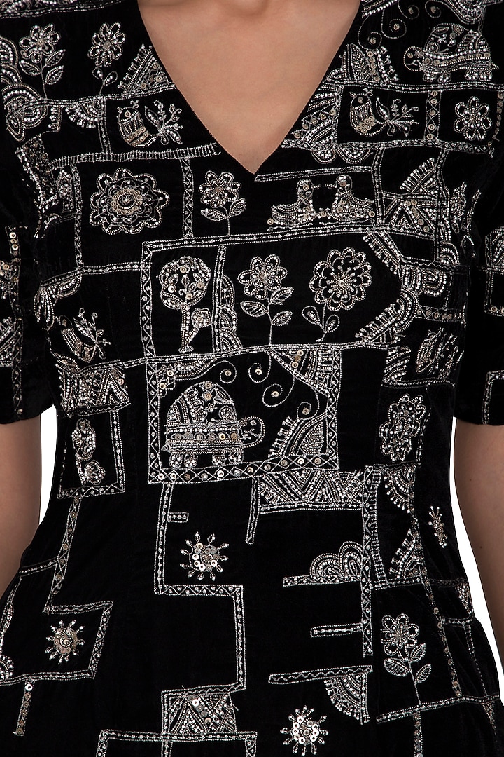 Black Velvet Zari Hand Embellished Kurta Set by Breathe By Aakanksha Singh at Pernia's Pop Up Shop