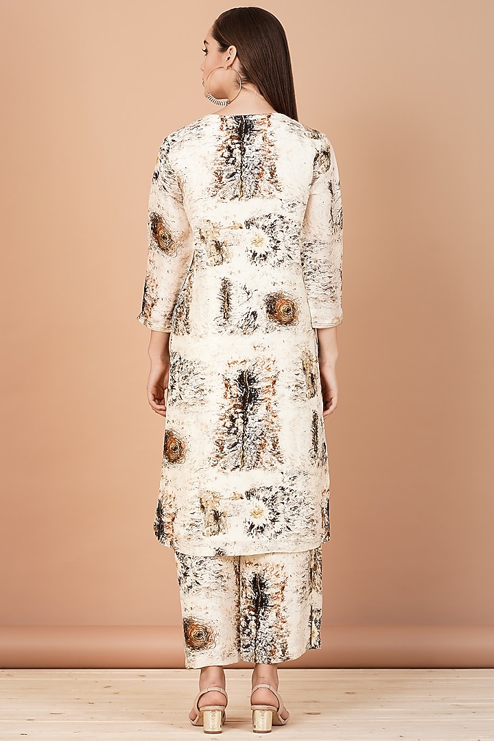 Off White Hand Painted Kurta Set by Breathe By Aakanksha Singh at Pernia's Pop Up Shop